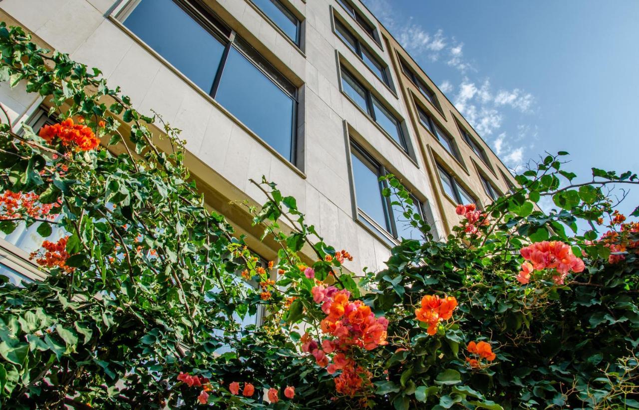 The Ray Hotel And Studios Beirut Exteriör bild