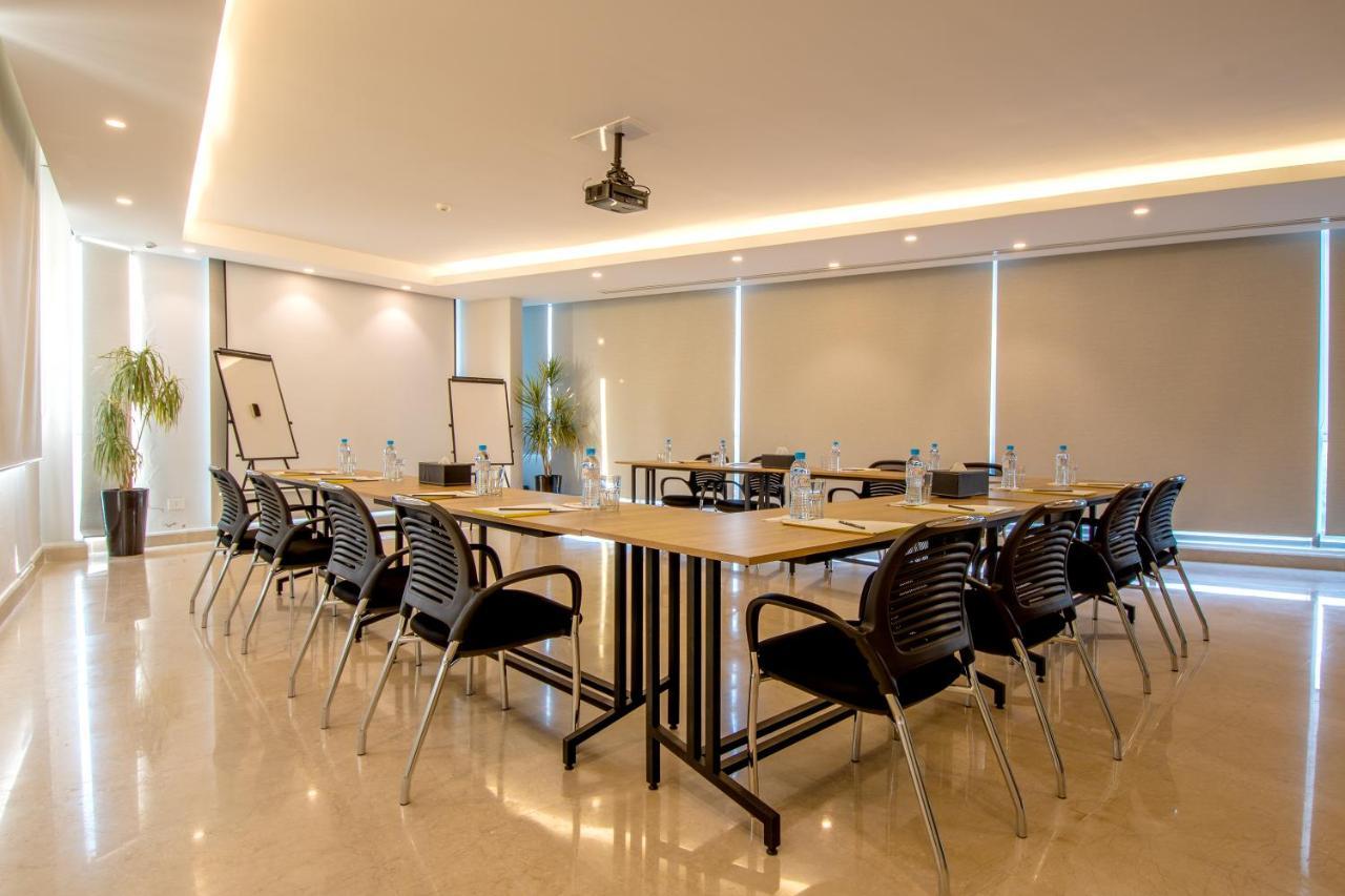 The Ray Hotel And Studios Beirut Exteriör bild
