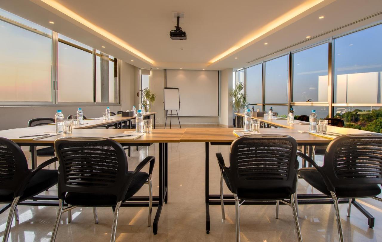 The Ray Hotel And Studios Beirut Exteriör bild
