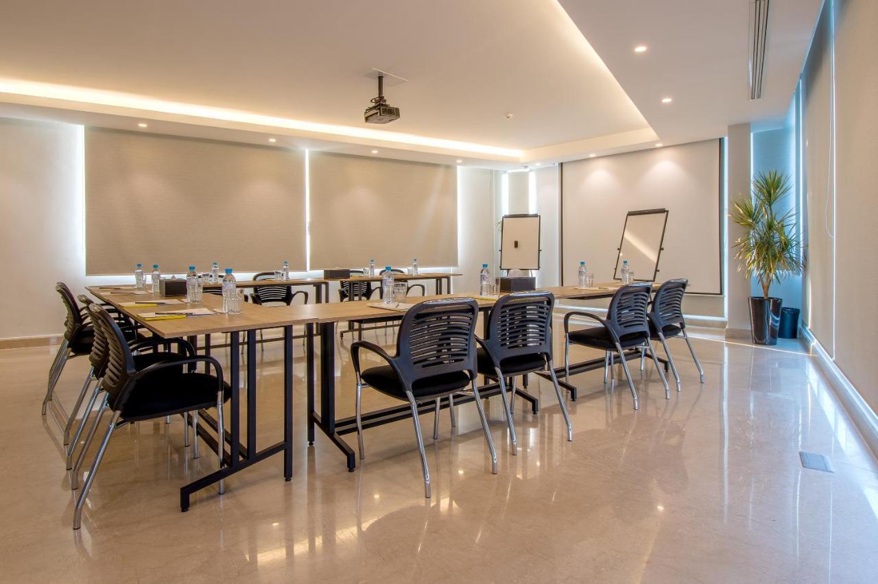 The Ray Hotel And Studios Beirut Exteriör bild