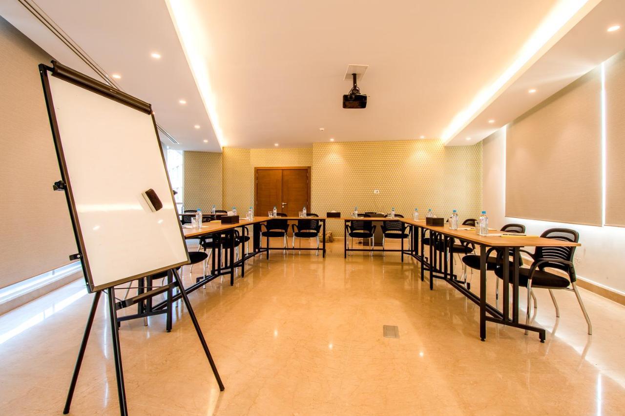 The Ray Hotel And Studios Beirut Exteriör bild