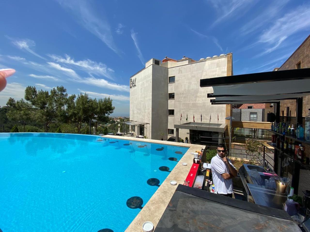 The Ray Hotel And Studios Beirut Exteriör bild