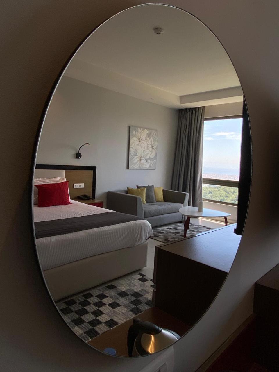 The Ray Hotel And Studios Beirut Exteriör bild