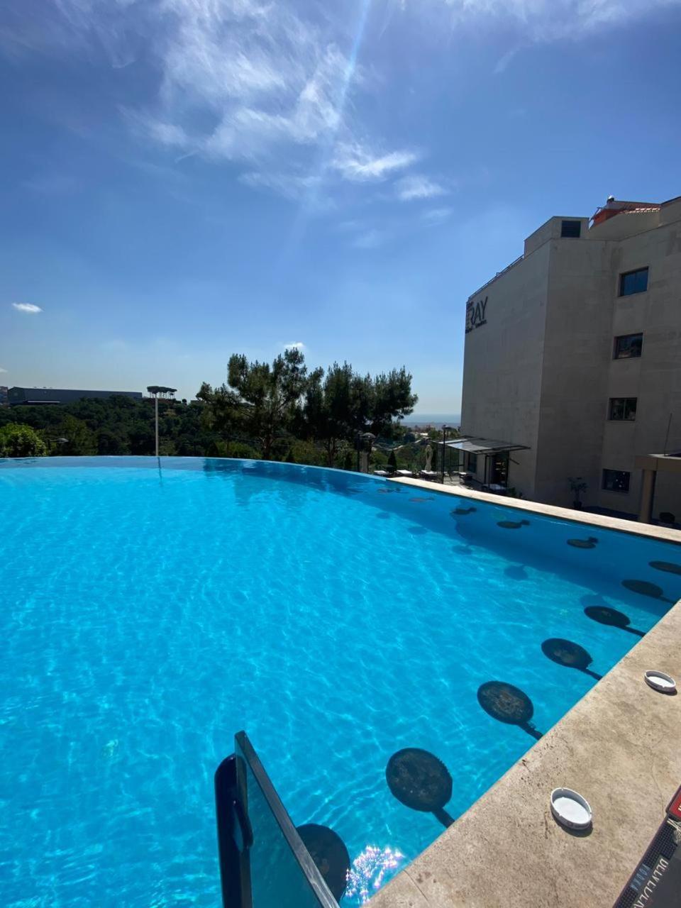 The Ray Hotel And Studios Beirut Exteriör bild