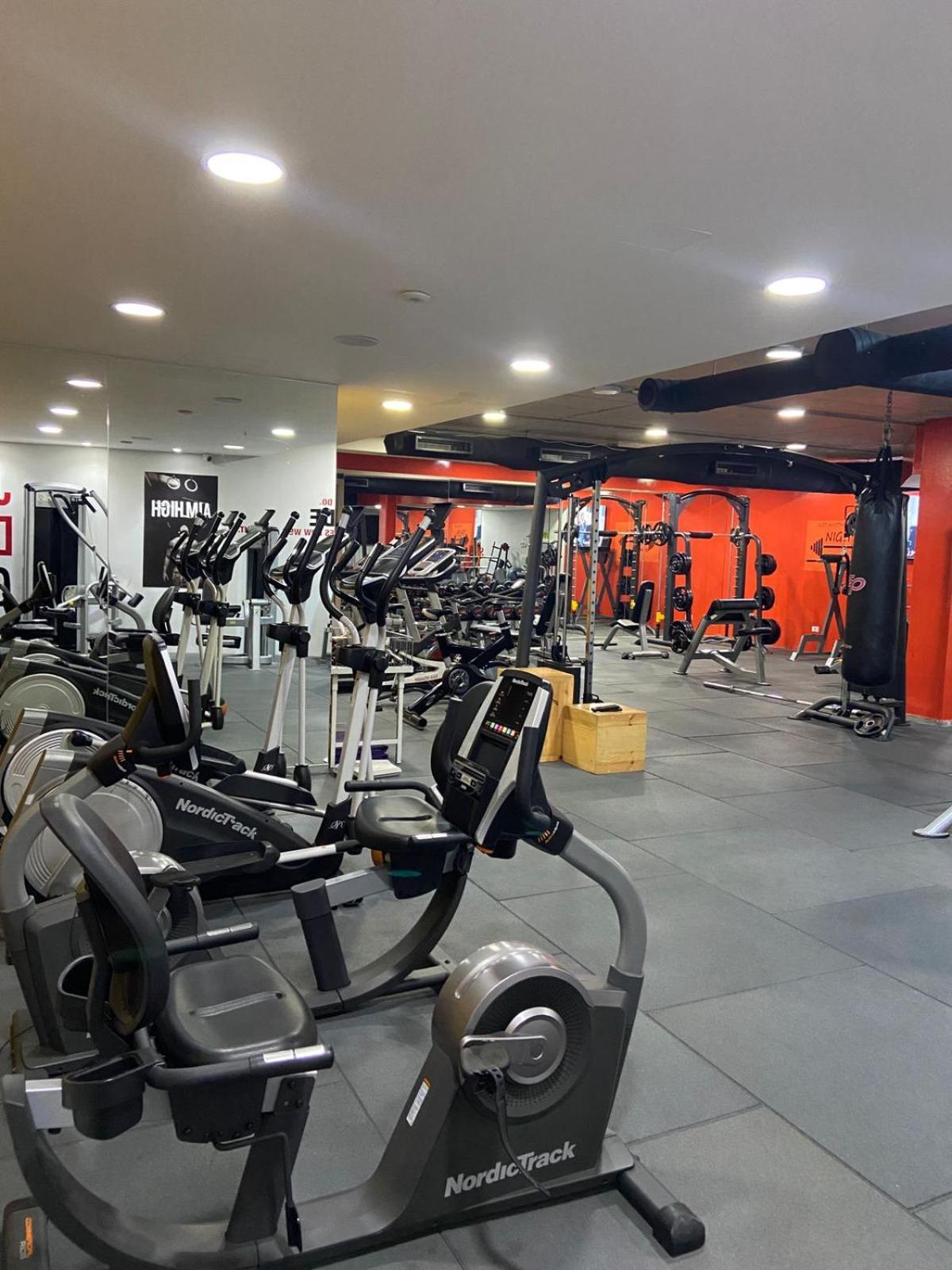The Ray Hotel And Studios Beirut Exteriör bild
