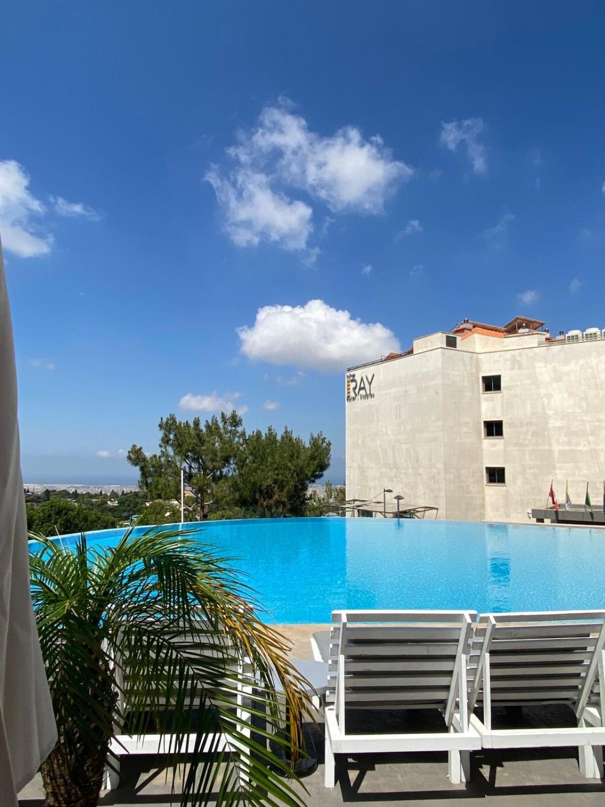 The Ray Hotel And Studios Beirut Exteriör bild