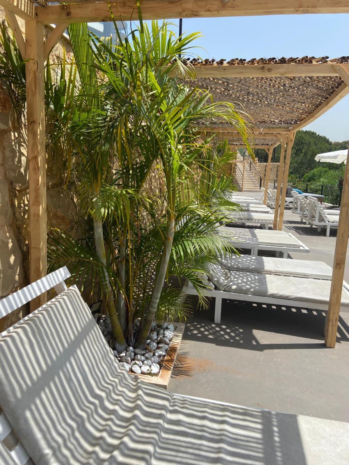 The Ray Hotel And Studios Beirut Exteriör bild