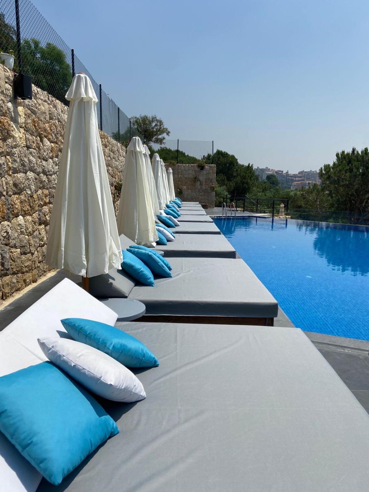 The Ray Hotel And Studios Beirut Exteriör bild