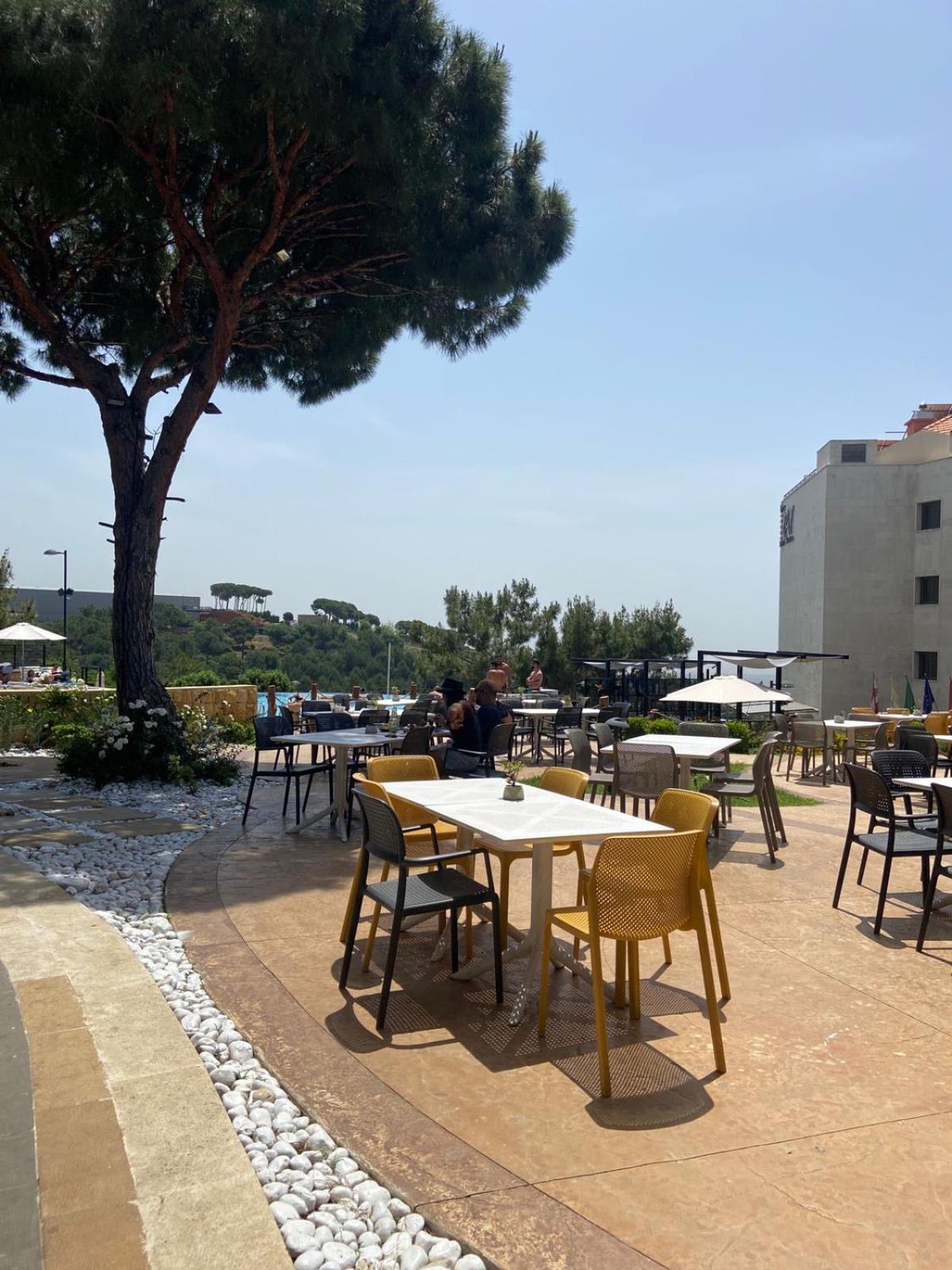 The Ray Hotel And Studios Beirut Exteriör bild