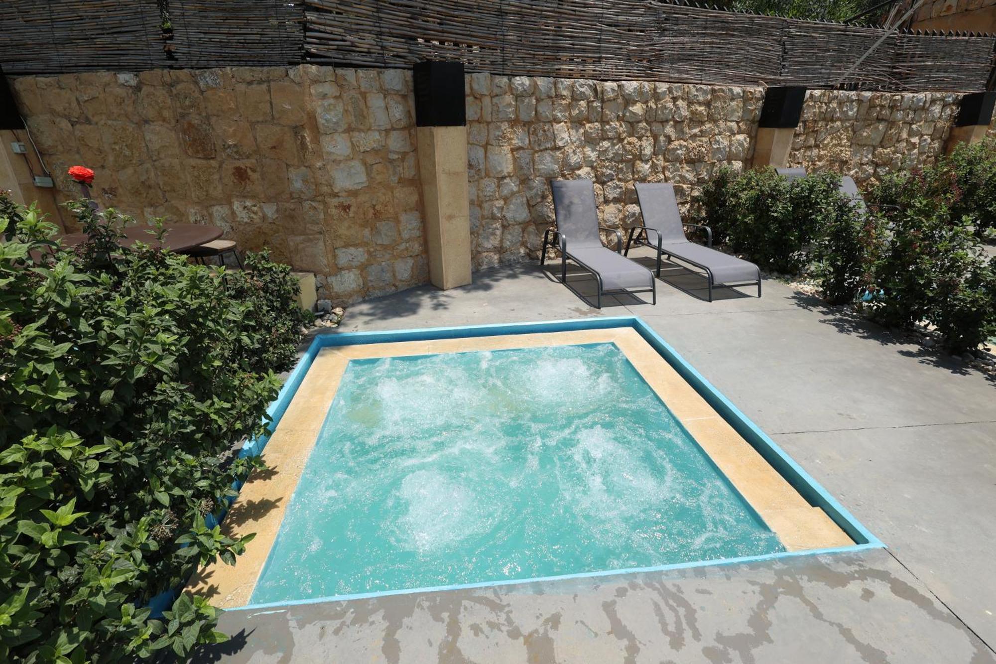 The Ray Hotel And Studios Beirut Exteriör bild