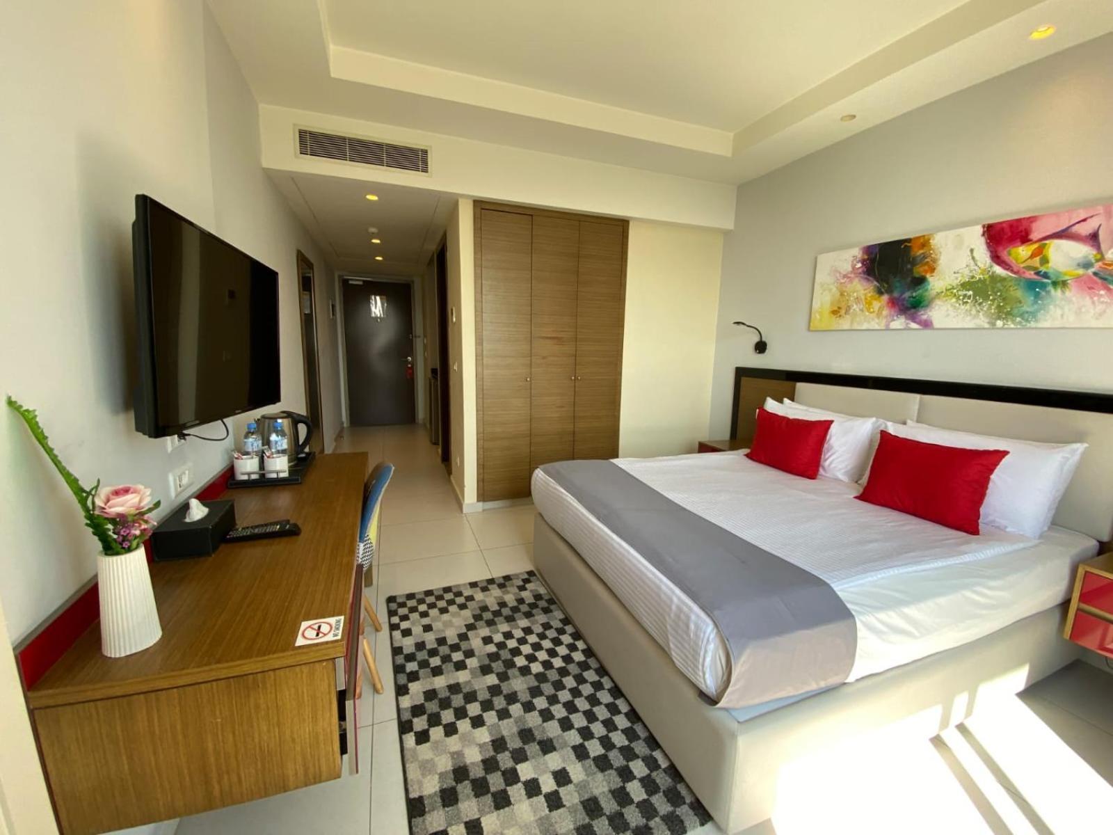 The Ray Hotel And Studios Beirut Exteriör bild